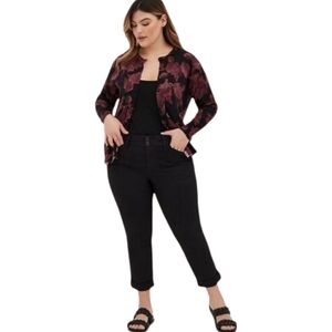 TORRID Plus Size Women's Black  Aviator cropped Jeans.